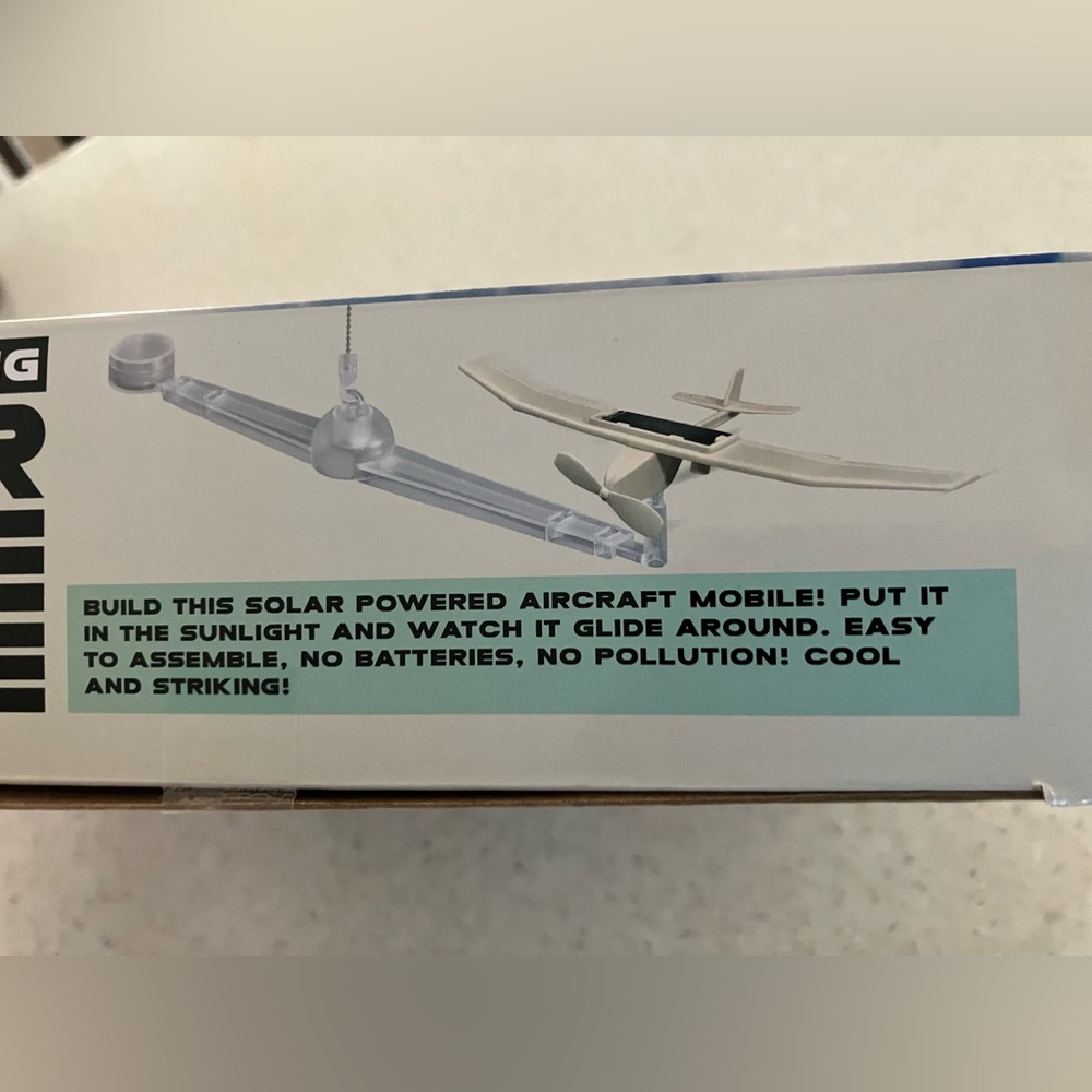 NWT Solar Powered Plane Mobile - Brain Toy Award Winner 🏅 - Picture 8 of 8